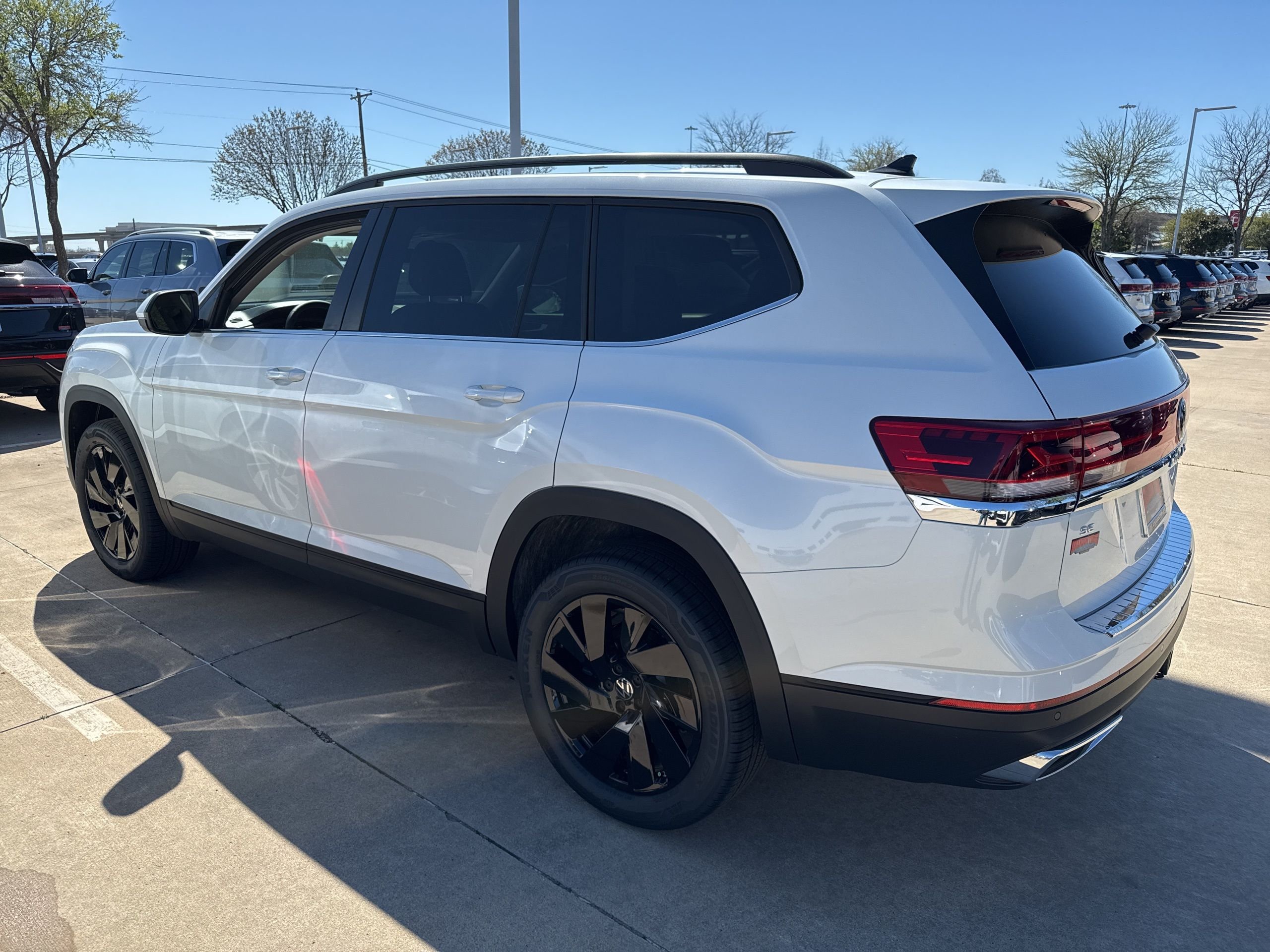 New 2026 White Volkswagen 2.0T SE w/Technology image 7