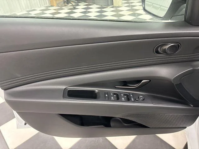 2025 Hyundai Elantra Blue - Photo 8