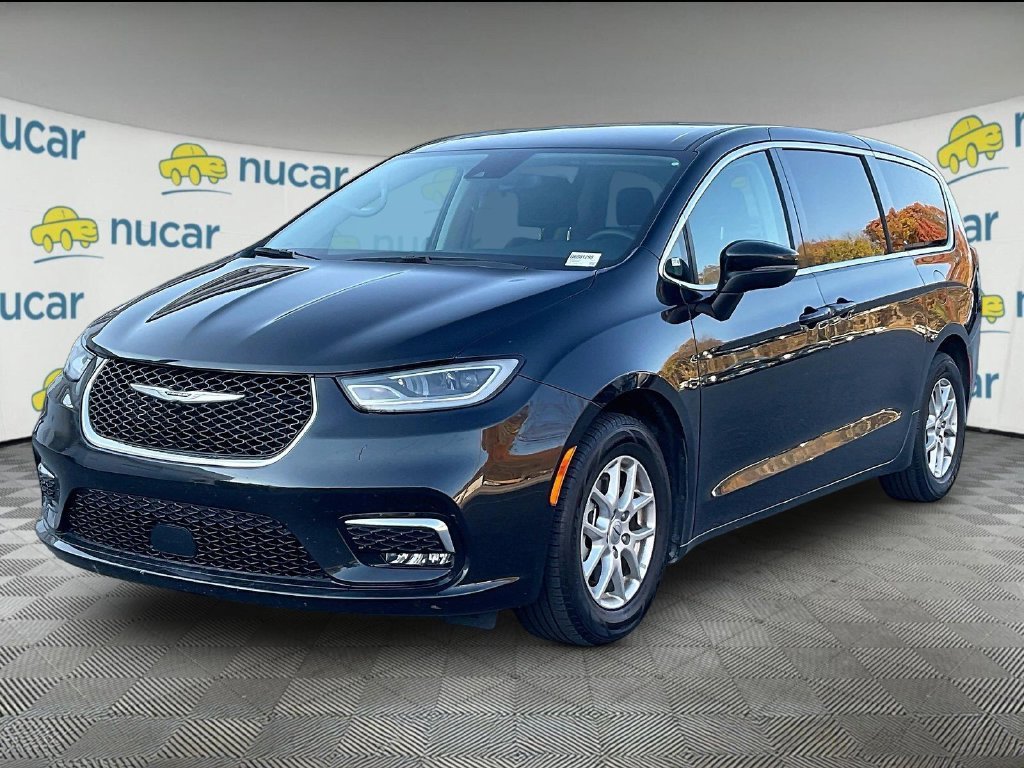 Used 2023 Black Chrysler Touring L image 3