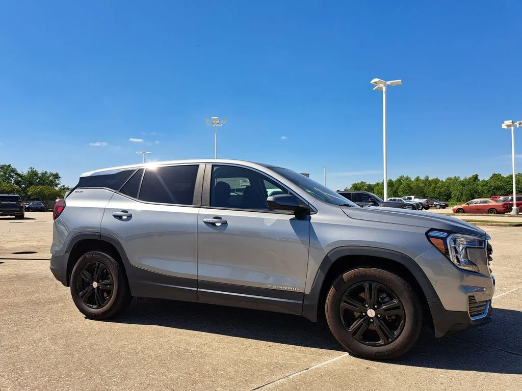 Used 2023 Silver GMC SLE image 3