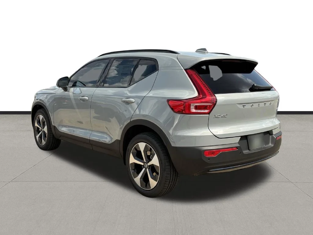 2026 Volvo XC40 Plus - Photo 7