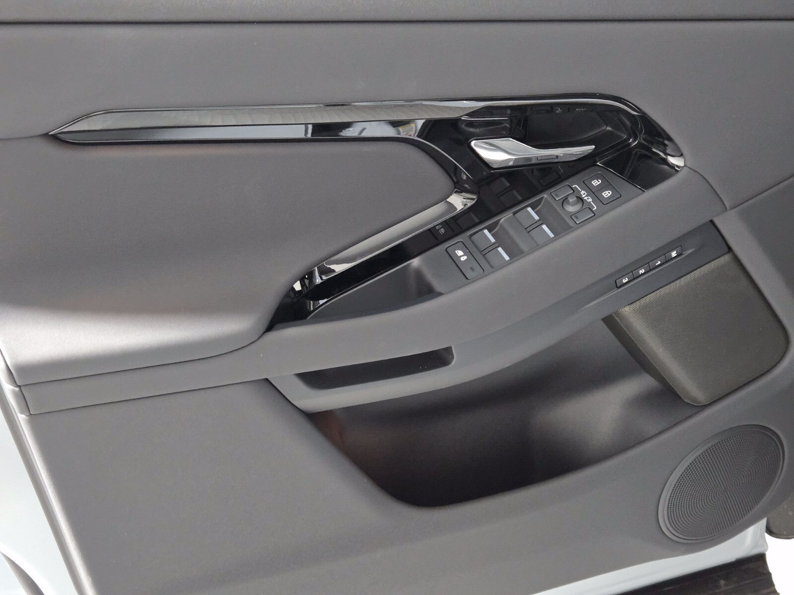 New 2026 Arroios Grey Land Rover Hoxton image 22