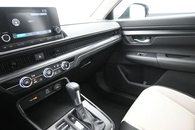 Used 2023 White Honda LX image 27
