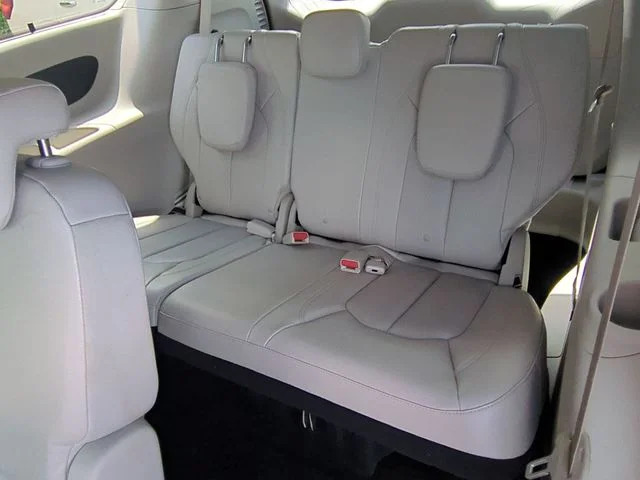 Used 2019 Blue Chrysler Touring L image 29