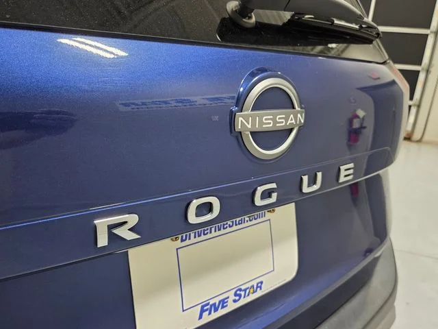 Used 2023 Blue Nissan S image 11