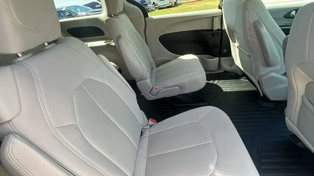 Used 2017 Silver Chrysler Touring image 14