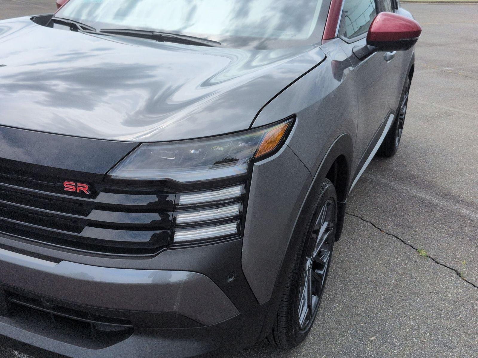 New 2026 Gun Metallic / Scarlet Ember Tintcoat Two-tone Nissan SR image 8