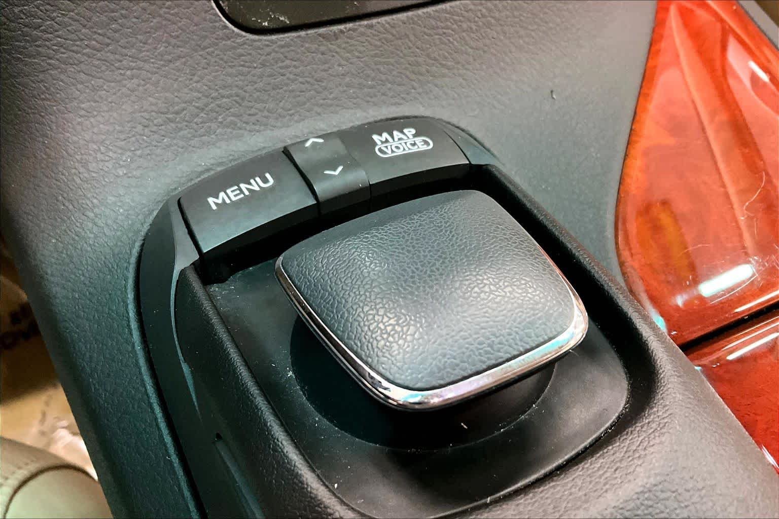 Used 2010 Starfire Pearl Lexus  image 33