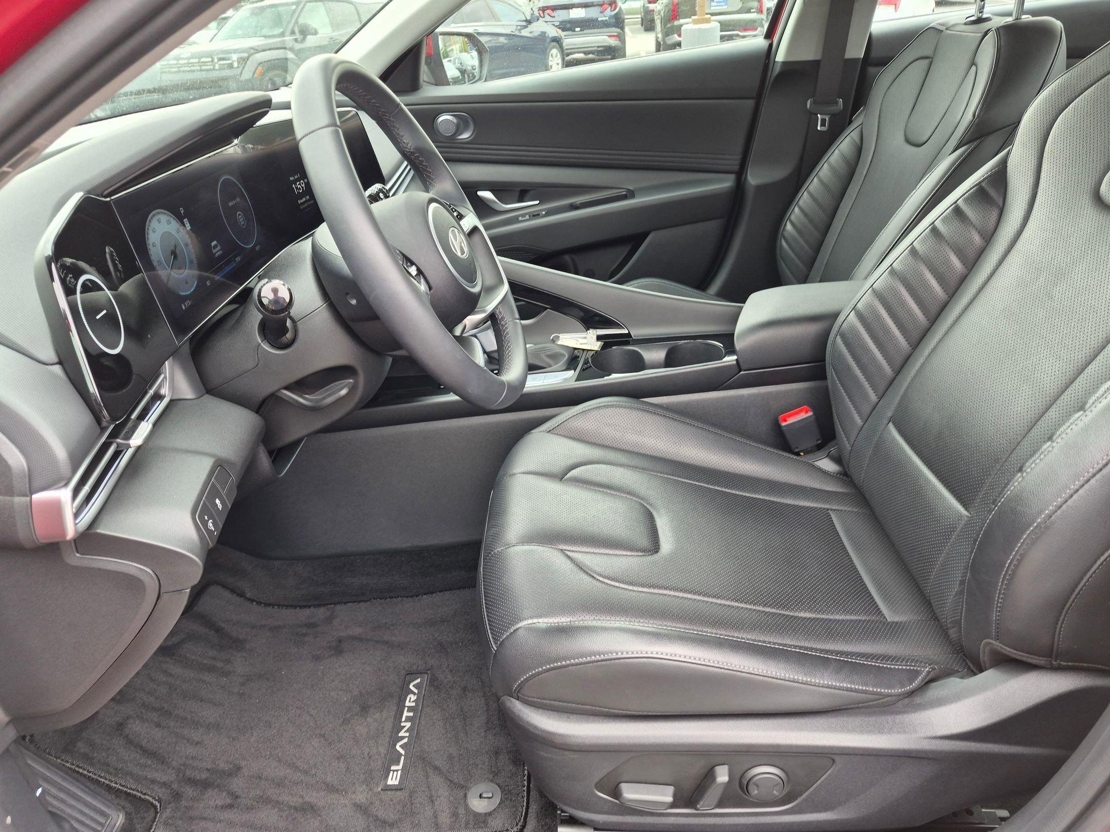 2025 Hyundai Elantra Limited - Photo 12