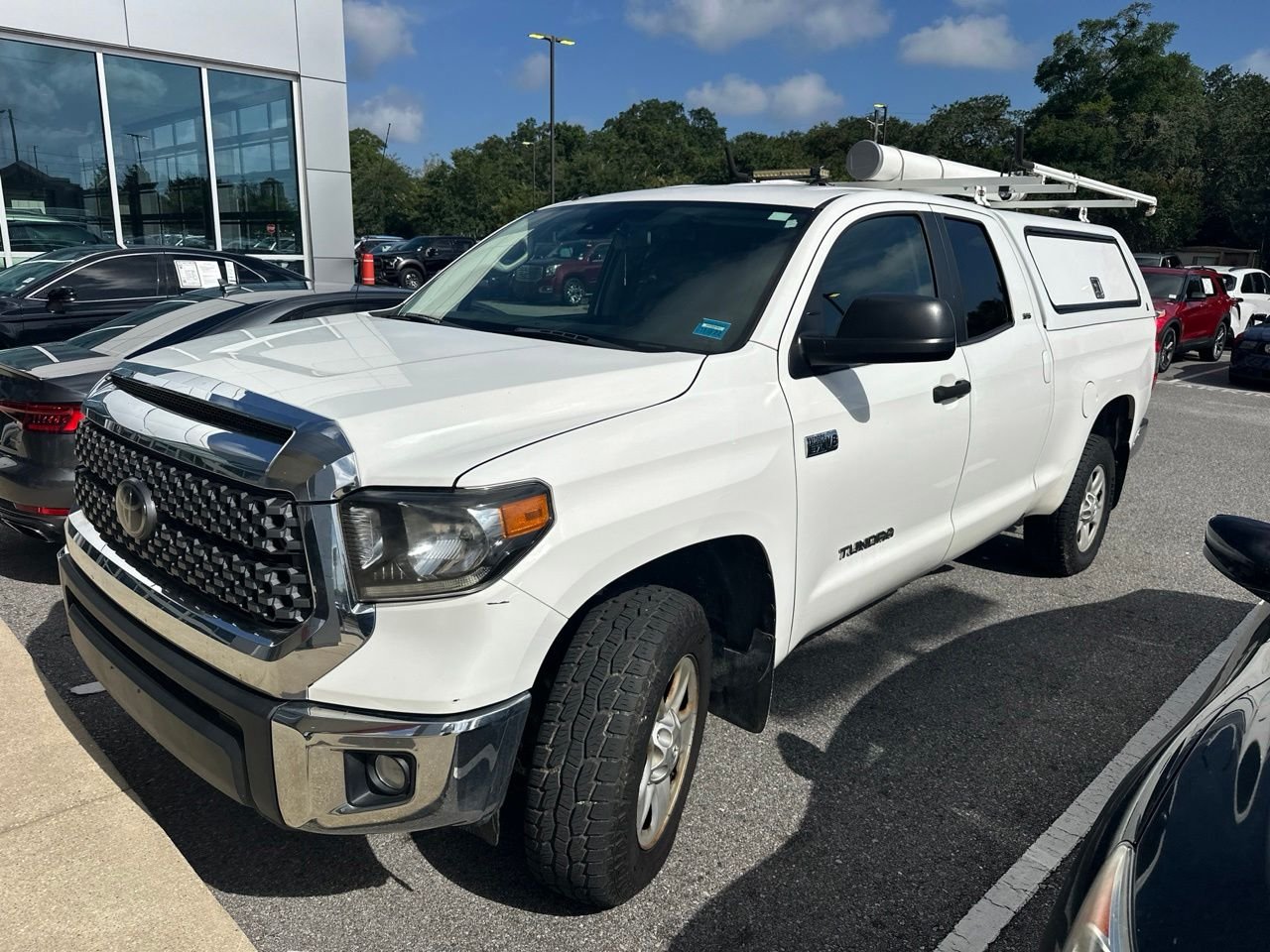 Used 2018 White Toyota SR5 image 1