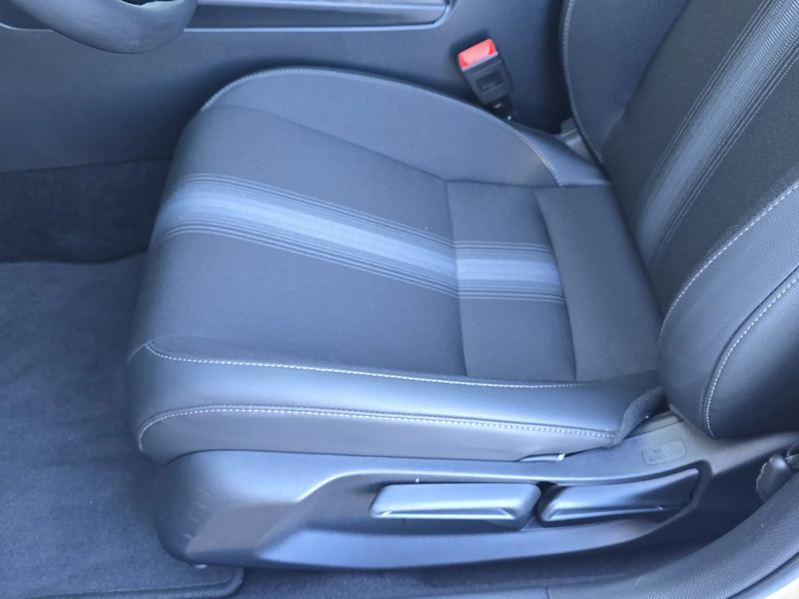 2026 Honda Civic Sport - Photo 29