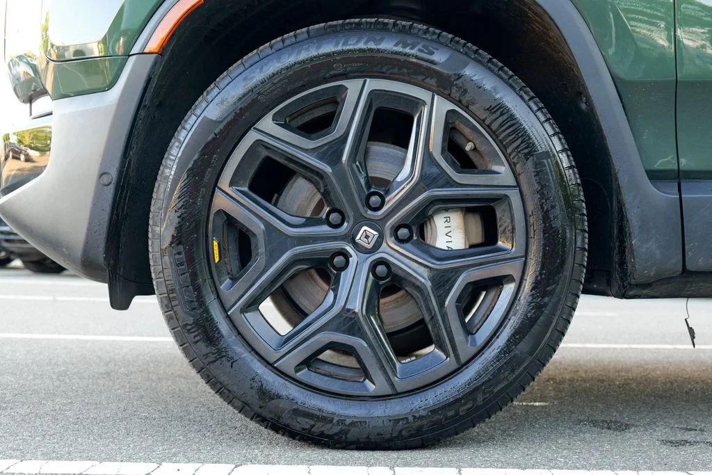 Used 2025 Green Rivian Adventure Dual Motor Standard Pack image 15