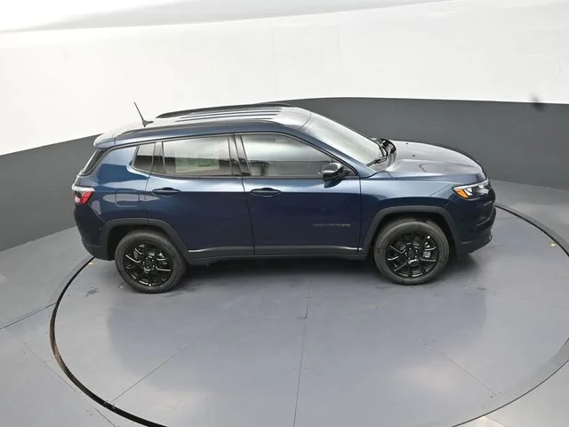 New 2026 Fathom Blue Pearl-Coat Exterior Paint Jeep Latitude image 18