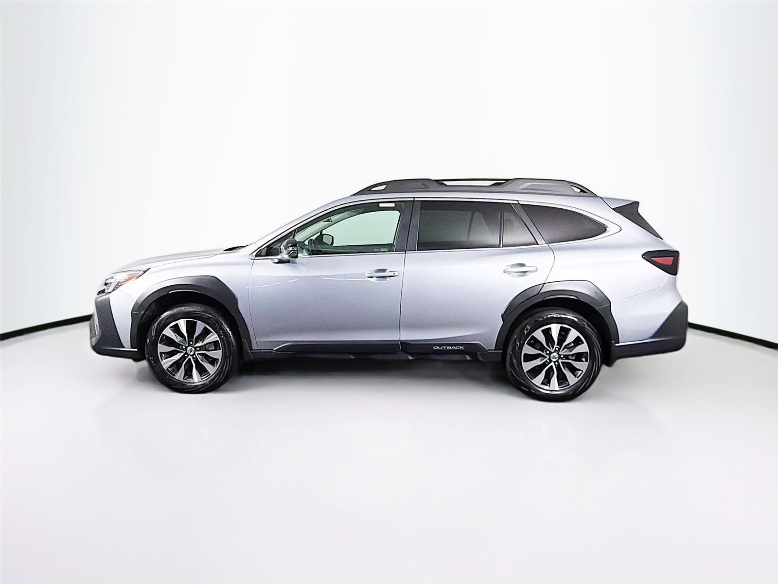 Used 2025 Ice Silver Metallic Subaru Limited image 8