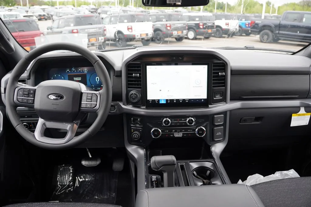 New 2026 Oxford White Ford XLT image 13
