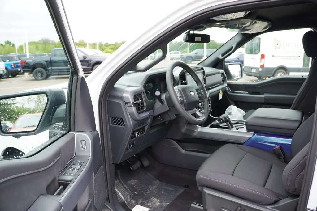New 2026 Oxford White Ford XLT image 11