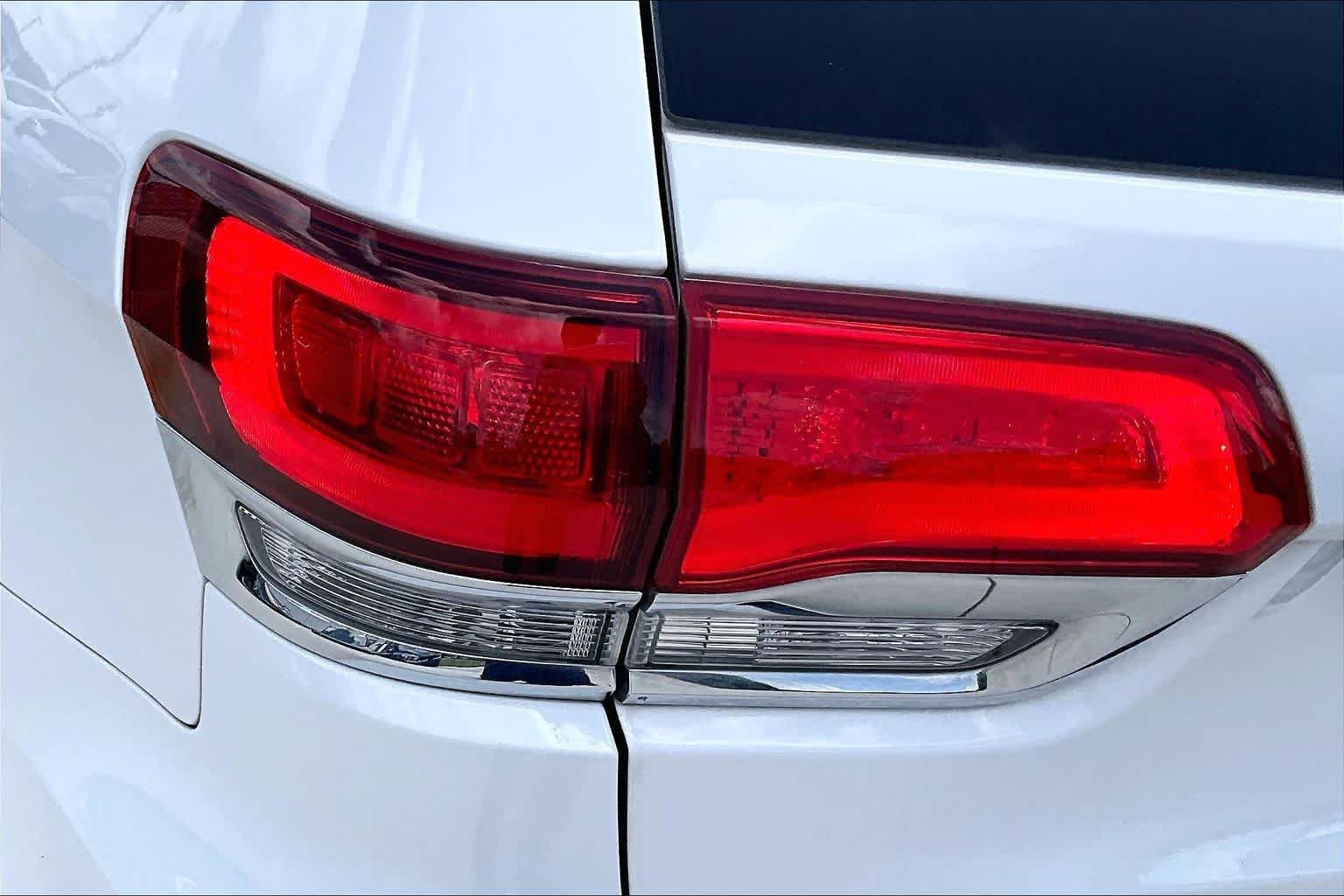 Used 2020 Bright White Clearcoat Jeep Summit image 28