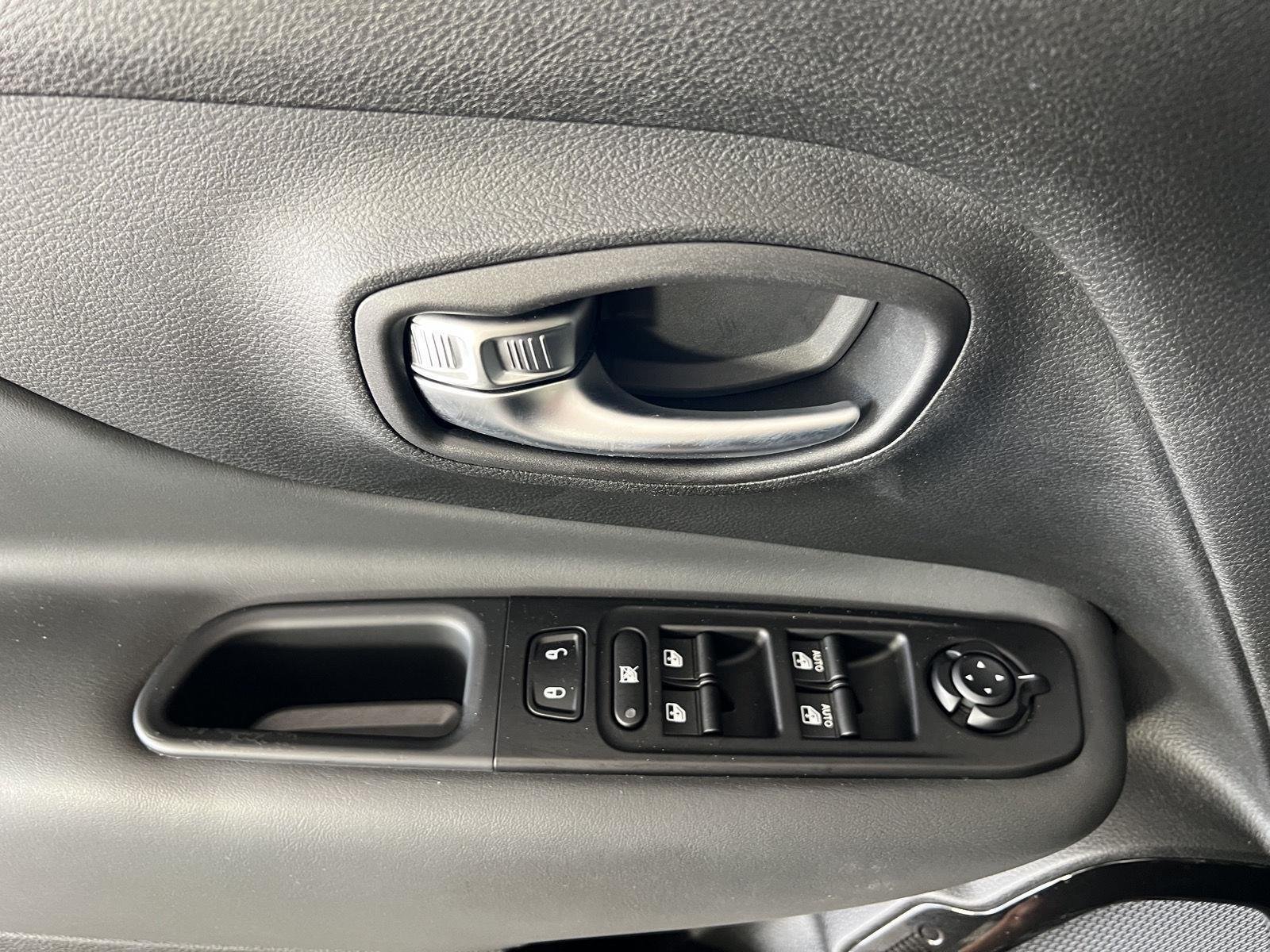 Used 2022 Black Clearcoat Jeep Altitude image 13