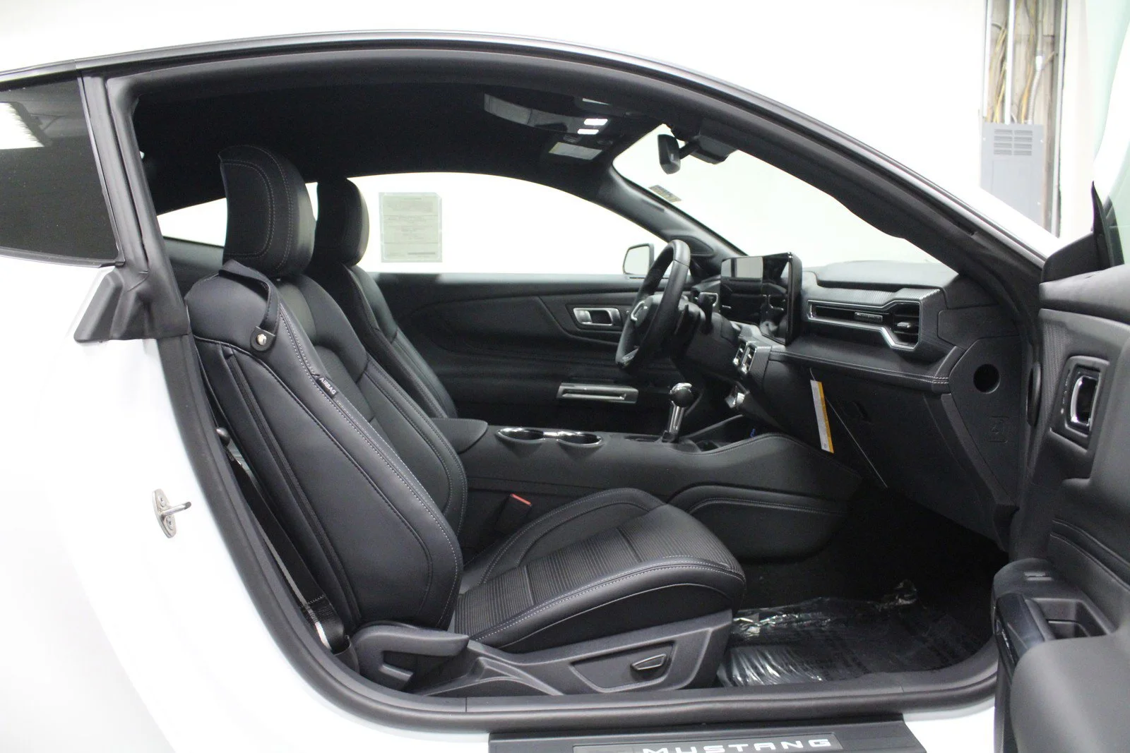 Used 2024 Oxford White Ford GT Premium image 14