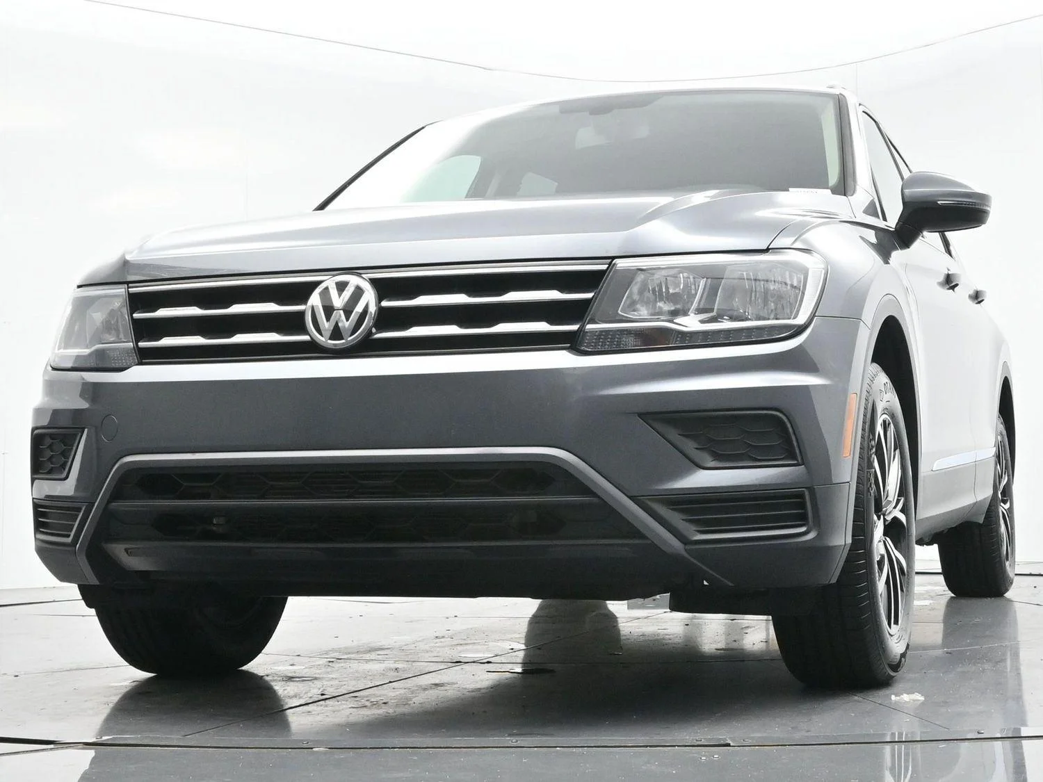 Used 2021 Platinum Gray Metallic Volkswagen SE image 40