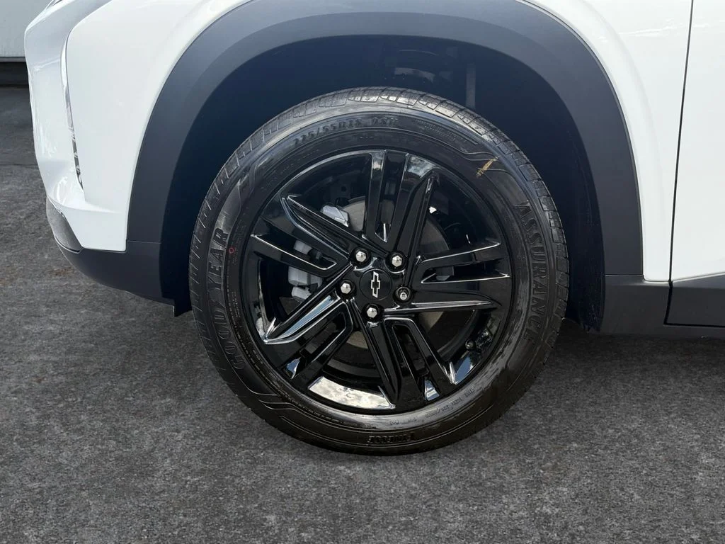 New 2026 Summit White Chevrolet ACTIV image 9