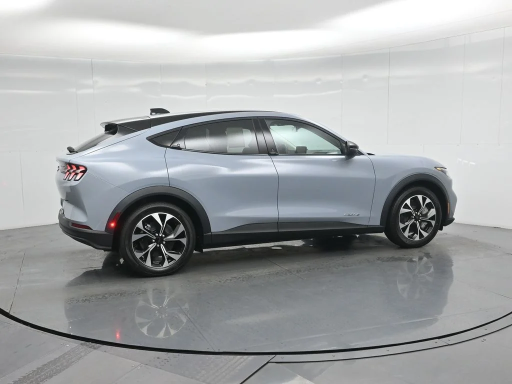 New 2026 Gray Ford Select image 24