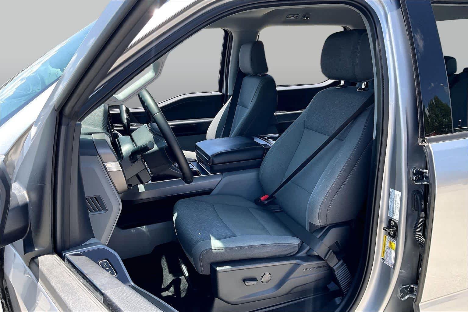 Used 2024 Iconic Silver Ford XLT image 8