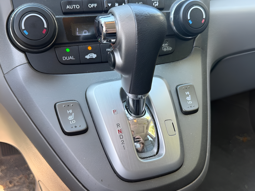 Used 2011 White Honda EX-L image 28