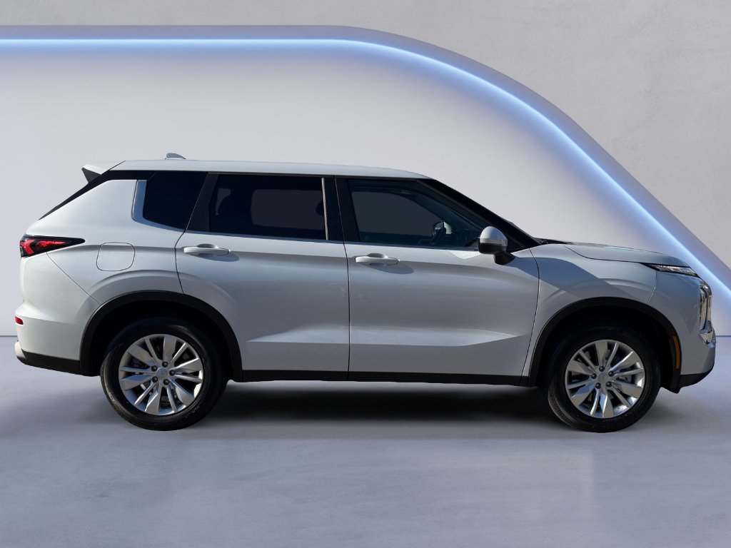 New 2026 White Diamond Mitsubishi ES image 2