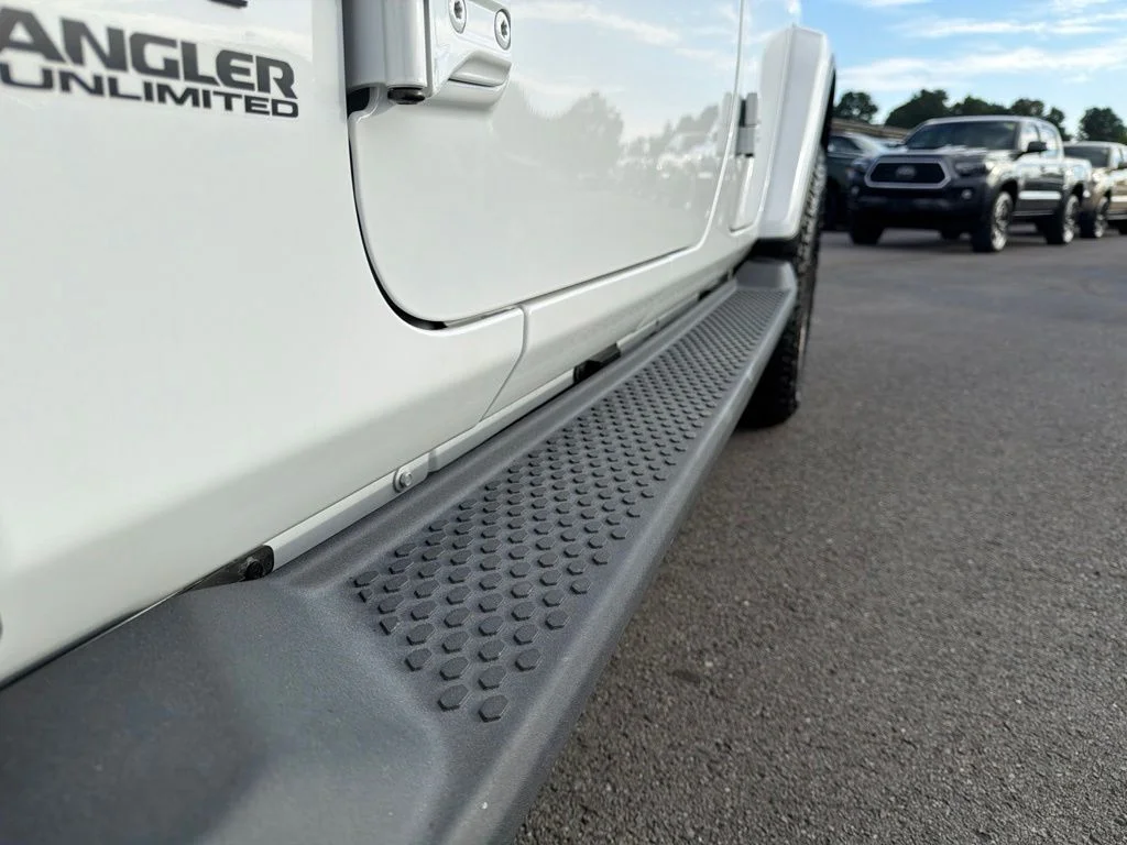 Used 2020 White Jeep Unlimited Sahara image 15