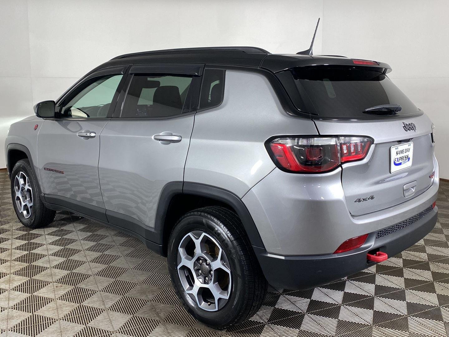 Used 2022 Billet Silver Metallic Clearcoat Jeep Trailhawk image 29
