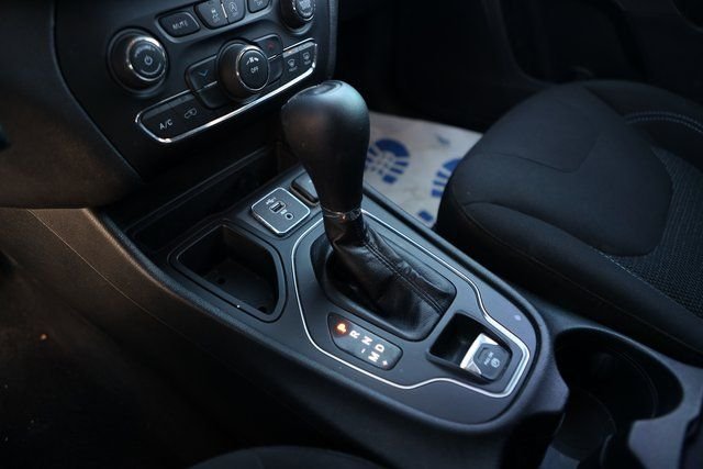 Used 2021 Slate Blue Pearlcoat Jeep Latitude image 15