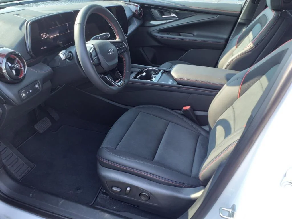 Used 2024 Summit White Chevrolet RS image 5