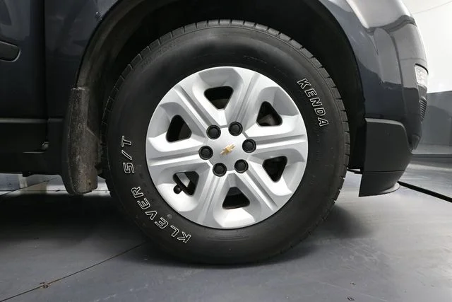 Used 2014 Gray Chevrolet LS image 15