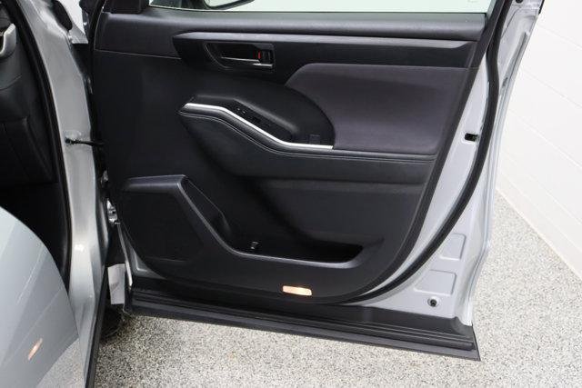 2025 Toyota Highlander LE - Photo 37