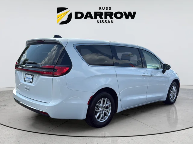 Used 2023 White Chrysler Touring L image 5