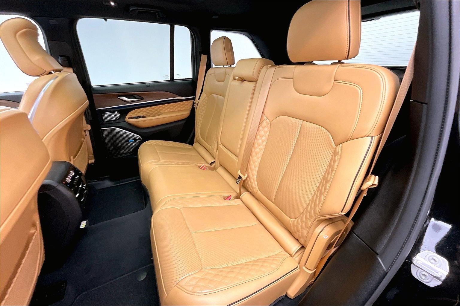 Used 2022 Diamond Black Crystal Pearlcoat Jeep Summit 4xe image 19