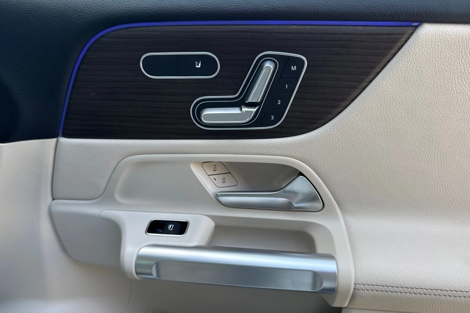 Used 2026 White Mercedes-Benz GLB 250 image 20