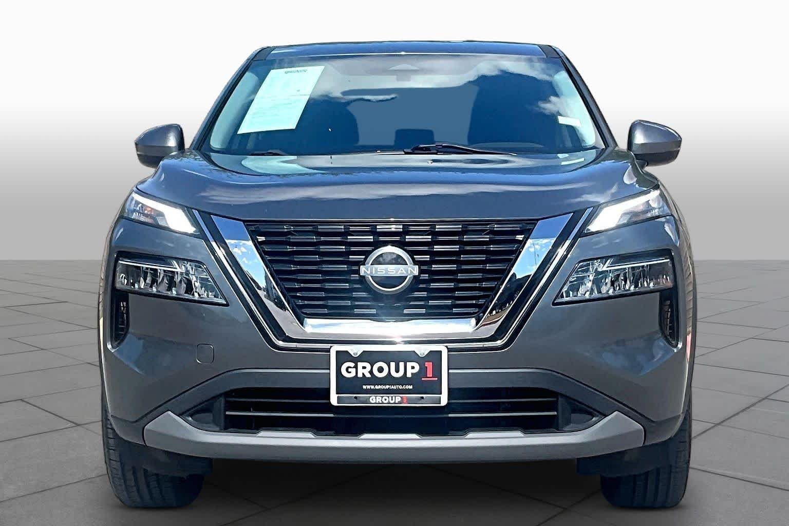 Used 2022 Gun Metallic Nissan SV image 3