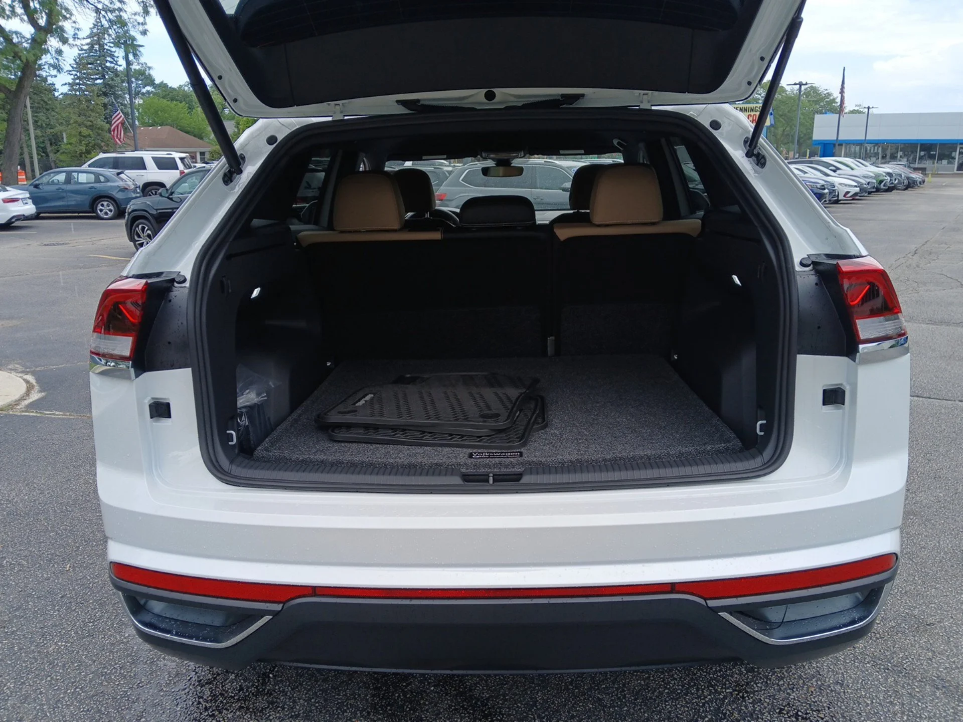 New 2026 Opal White Pearl Volkswagen 2.0T SE image 22