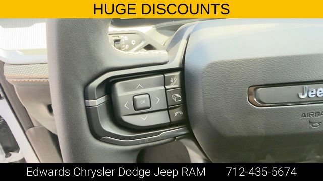 New 2026 Bright White Clear-Coat Exterior Paint Jeep Limited image 20