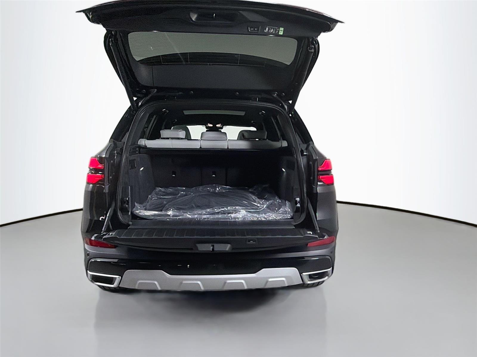 New 2026 Black Sapphire Metallic BMW xDrive40i image 25