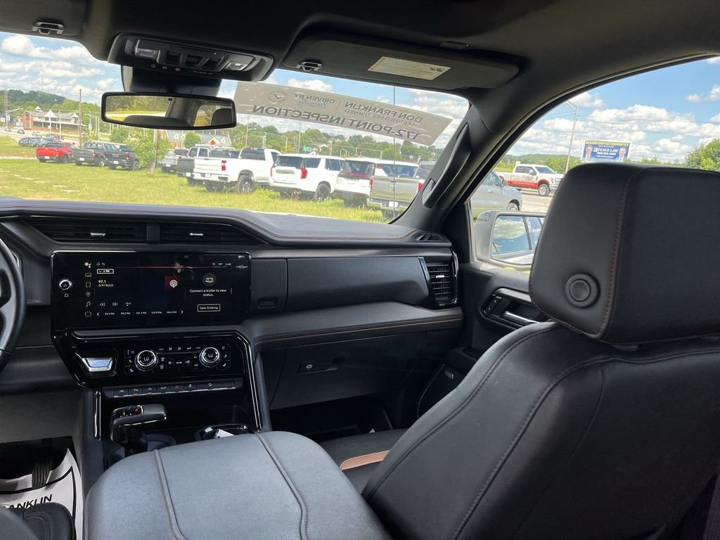 Used 2023 White GMC AT4 image 11