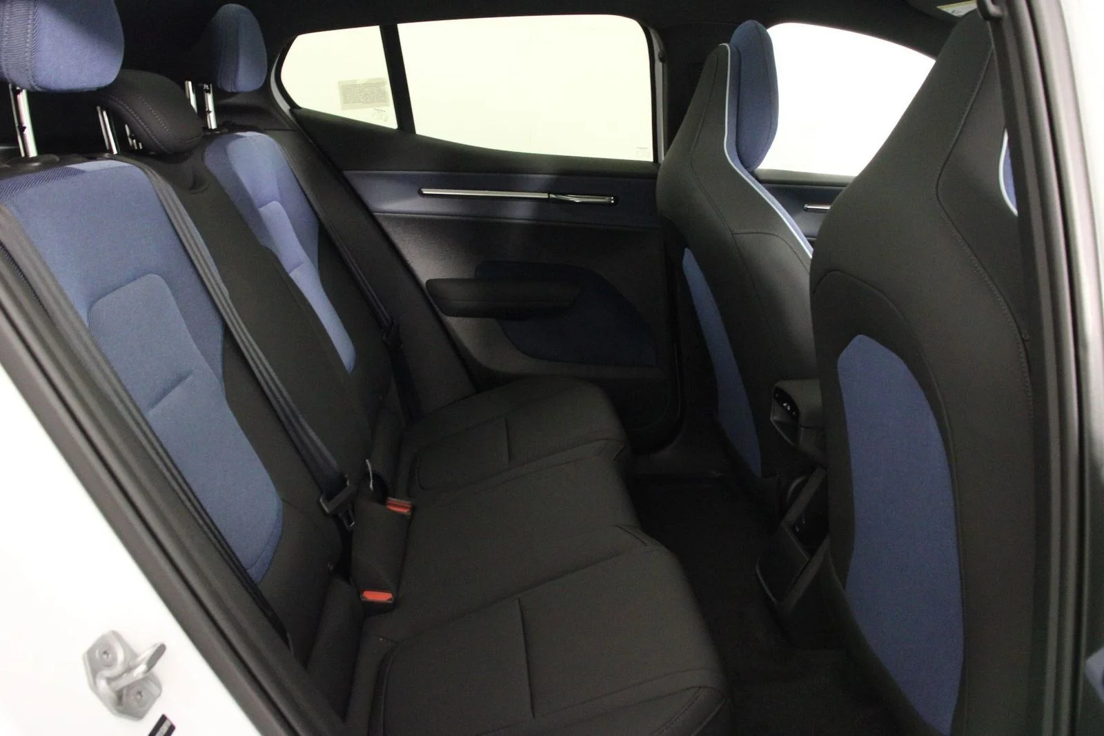 2025 Volvo EX30 Plus - Photo 11