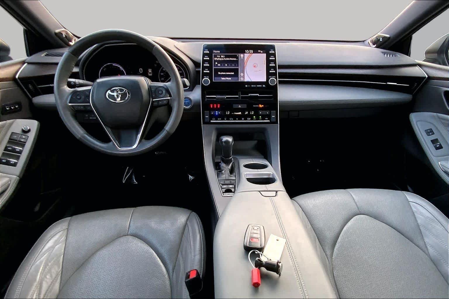 Used 2020 Wind Chill Pearl Toyota Hybrid Limited image 15