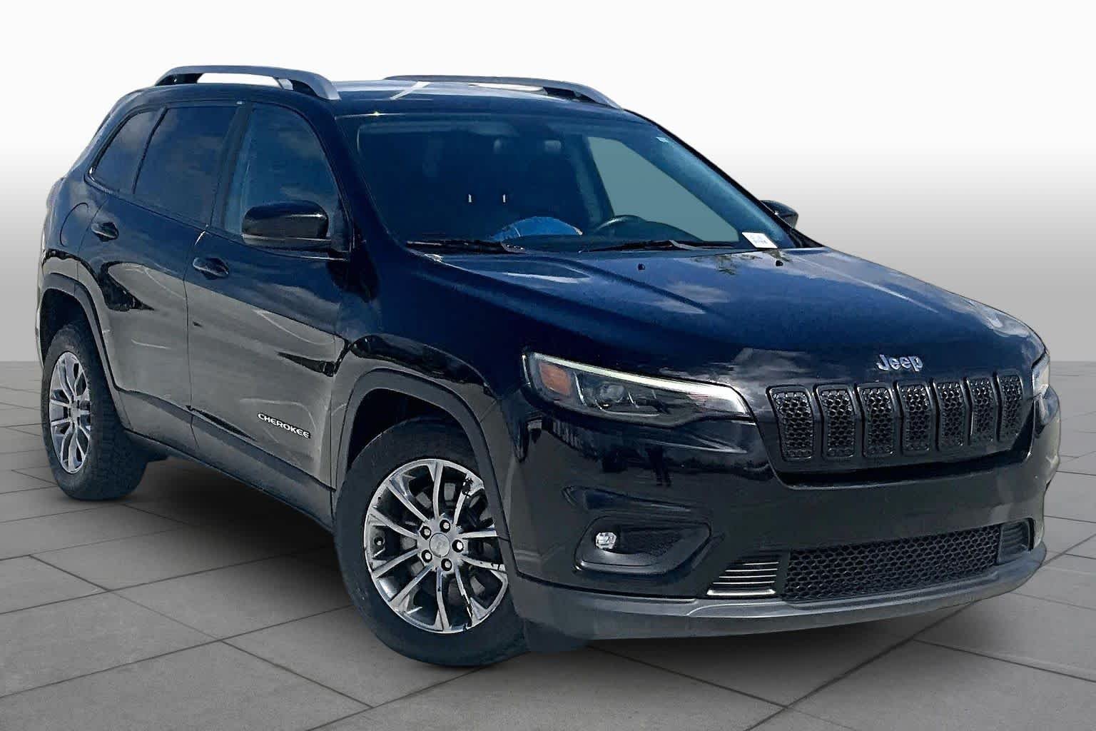 Used 2019 Diamond Black Crystal Pearlcoat Jeep Latitude Plus image 2