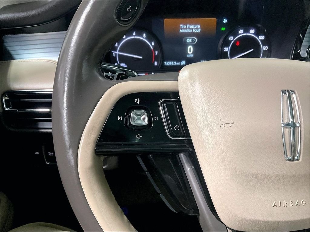 Used 2020 White Lincoln Standard image 23