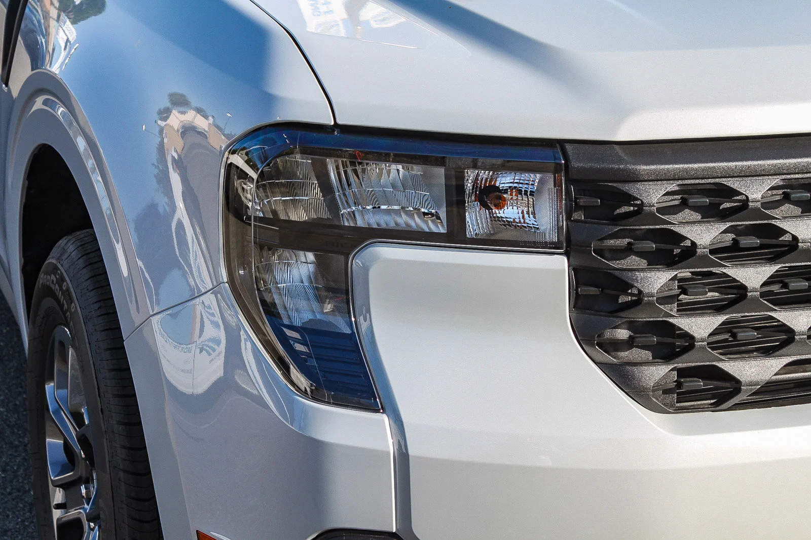 New 2025 White Metallic Ford XLT image 4
