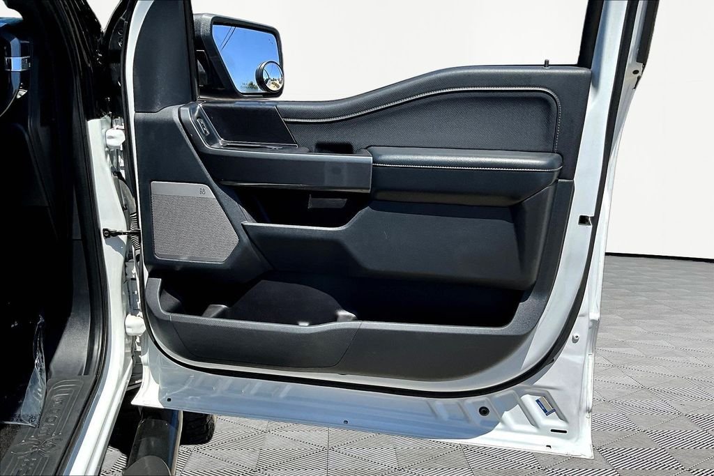 Used 2022 White Ford Lariat image 28