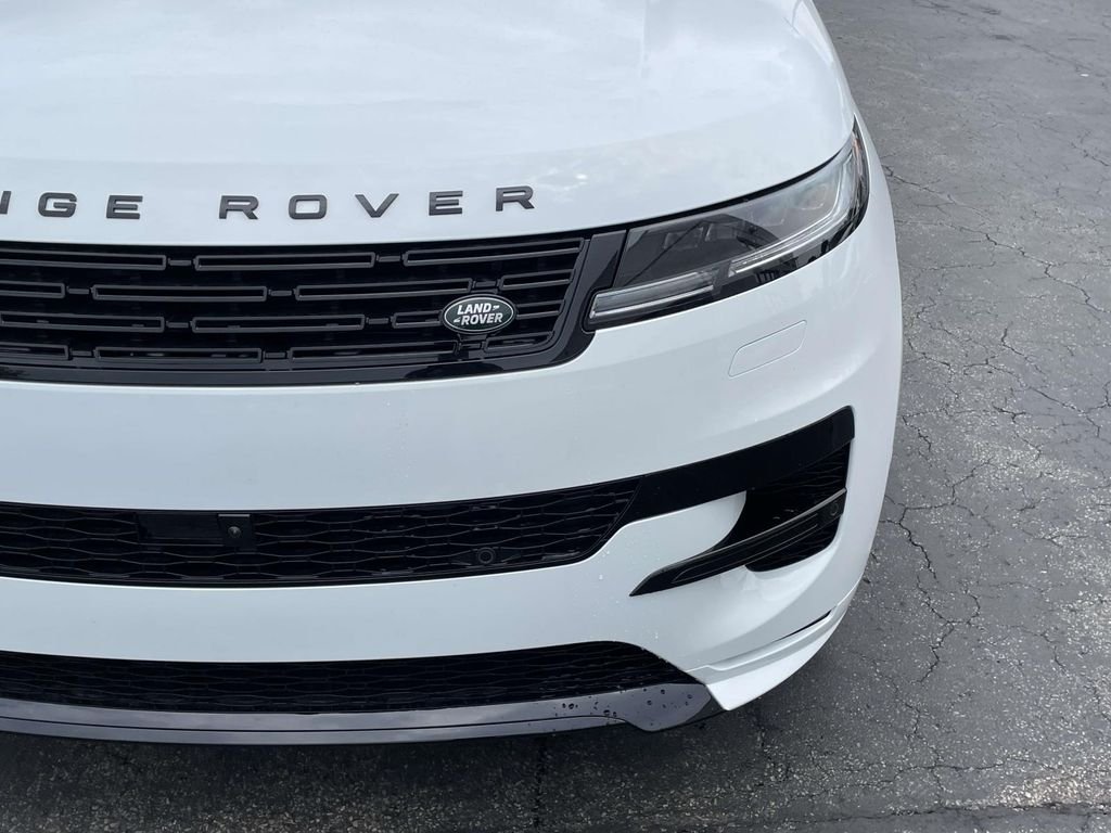 New 2026 Fuji White Land Rover Dynamic SE image 7